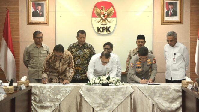 
 Tegaskan Komitmen, Irjen Kementerian ATR/BPN Saksikan Penandatanganan SKB Timnas PK dan Pelaksanaan Aksi Pencegahan Korupsi 2025–2026