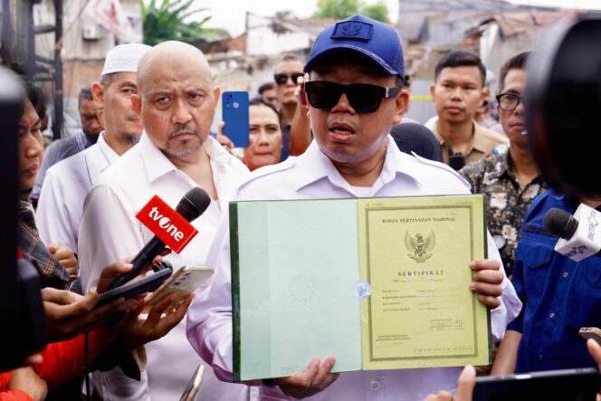 
 Turun Langsung ke Lokasi Penggusuran Klaster di Kabupaten Bekasi, Menteri Nusron Tegaskan Kehadiran Negara