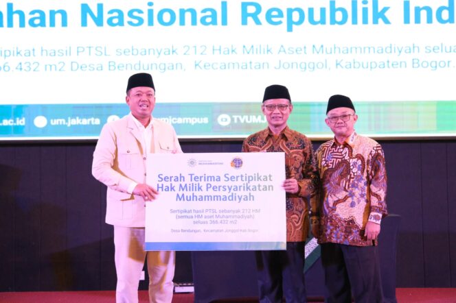 
 Serahkan 212 Sertipikat Tanah Aset Muhammadiyah, Menteri Nusron Komitmen Percepat Sertipikasi Tanah Wakaf dan Rumah Ibadah