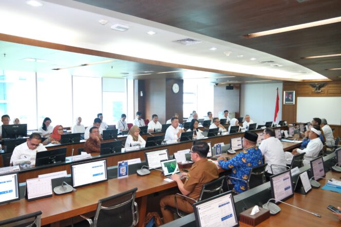 
 Sepakati Langkah Penanggulangan Banjir di Jabar, Menteri Nusron: Semua Badan dan Sempadan Sungai Harus Ditertibkan