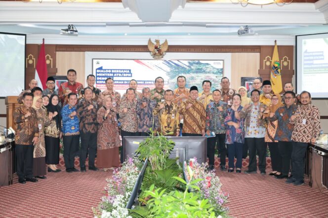 
 Dialog Bersama Kepala Daerah Se-Jawa Tengah, Menteri Nusron Paparkan Peran Pemda dalam Mendukung Paradigma Administrasi Pertanahan Modern