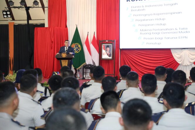 
 Beri Kuliah Umum di STPN Yogyakarta, Wamen Ossy: Tumbuhkan Jiwa Kepemimpinan dan Jadi Inspirasi