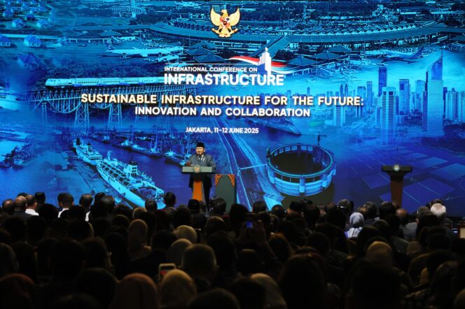 
 Menteri Nusron dan Wamen Ossy Hadiri Penutupan ICI 2025, Dapat Pesan dari Presiden untuk Sederhanakan Perizinan dan Pengadaan Lahan