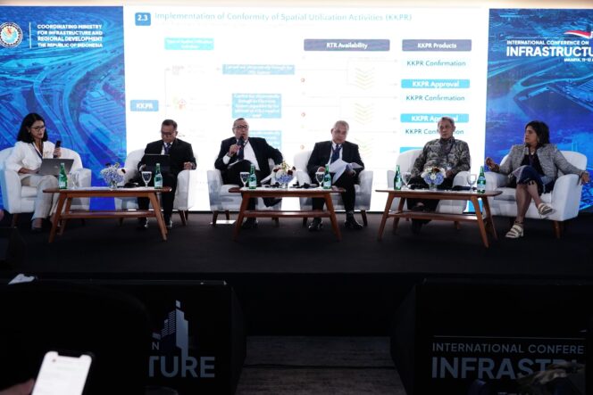 
 Dirjen Tata Ruang Kementerian ATR/BPN, Suyus Windayana menjadi pembicara pada forum tematik Infrastructure Investment Process in Indonesia yang digelar dalam rangkaian International Conference on Infrastructure (ICI) 2025, Rabu (11/06/2025)