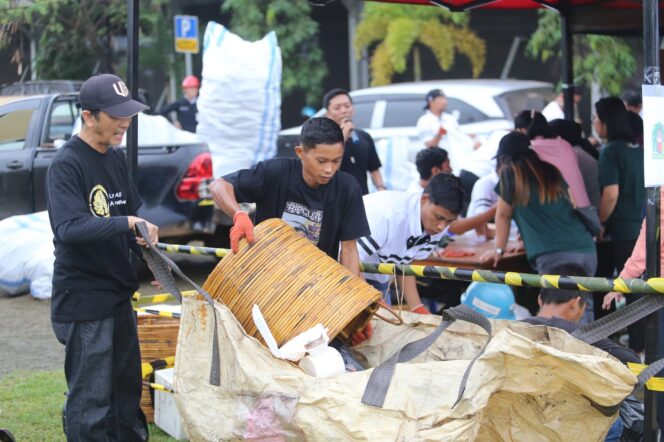 
 Semarak HUT-57 ANTAM di Pomalaa, Edukasi Masyarakat tentang Pengolahan Sampah