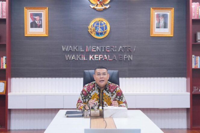 
 Buka Sosialisasi Kehumasan, Wamen Ossy Berpesan agar Strakom Bersifat Informatif, Edukatif, Partisipatif, dan Transformasional