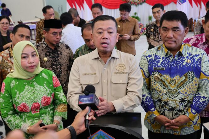 
 Rakor dengan Pemda, Menteri Nusron Bersama Kepala Daerah Se-Sulawesi Utara Sepakat Menjaga Ekosistem Tata Ruang