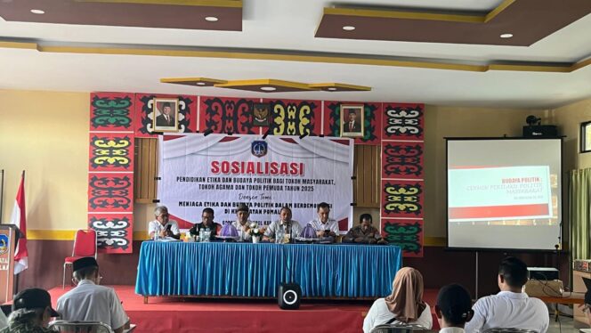 
 Kesbangpol Kolaka Gelar Sosialisasi Pendidikan dan Etika Politik