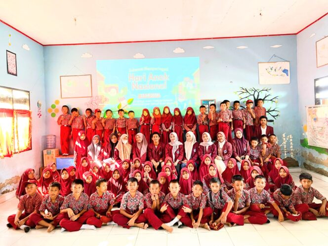 
 Moment Hari Anak Nasional, Mahasiswa KKN-PM USN Kolaka Angkatan XII Gelar Penyuluhan Pangan Sehat dan Aman di SDN 1 Lalonggopi 