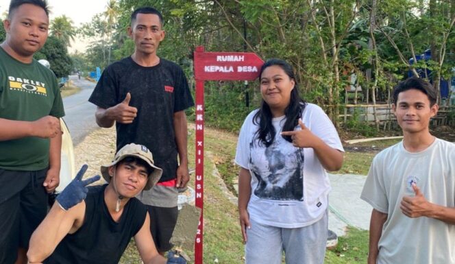 
 Permudah Akses Warga, Mahasiswa KKN USN Kolaka Pasang 14 Plang  Penunjuk Arah di Desa Pabiring