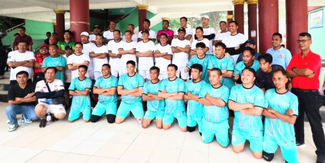 
 Kesebelasan Forkopimda Kolaka Tahan Imbang Gabungan Perusahaan