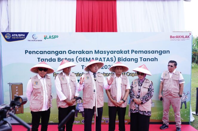 
 Selain Menghindari Konflik, Menteri Nusron Nilai Pemasangan Patok Bisa Tandai Batas Tanah APL dengan Non-APL