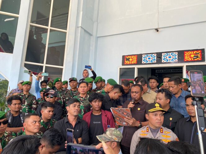 
 Dandim 1412/Kolaka Turun Langsung Pimpin Pengamanan Unjuk Rasa
