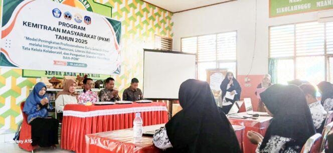 
 Model Peningkatan Profesionalisme Guru: PKM USN Kolaka Hadir di SDN 1 Lamokato