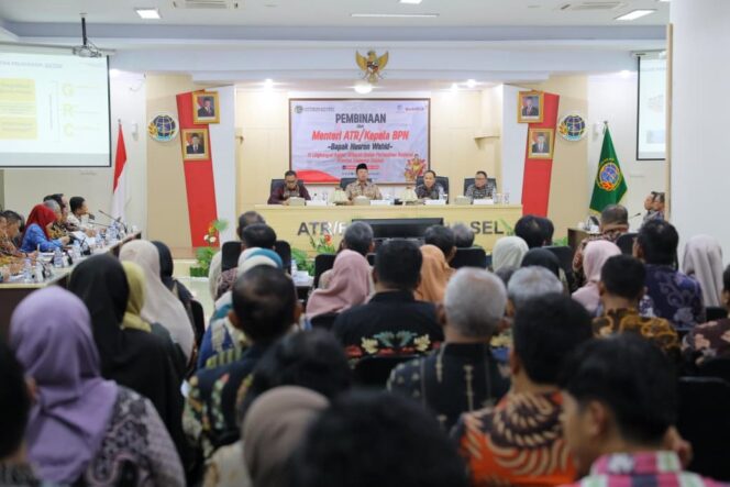 
 Beri Pengarahan di Kanwil BPN Provinsi Sulsel, Menteri Nusron: Tegas Jalankan Prinsip dan Luwes dalam Melayani