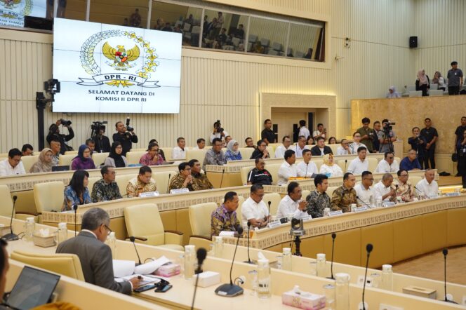 
 Bahas Penyelesaian Sengketa Tanah di Surabaya dengan Komisi II DPR RI, Sekjen Kementerian ATR/BPN: Kami Pastikan Penyelesaiannya secara Objektif