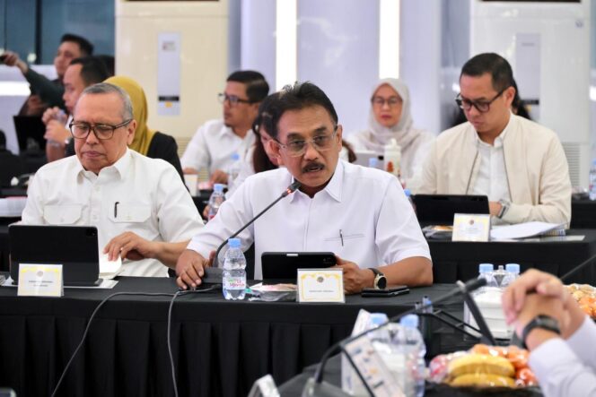 
 Catatkan Capaian Positif, Sekjen ATR/BPN Paparkan Realisasi Program Pertanahan 2025 Mayoritas di Atas 100 Persen