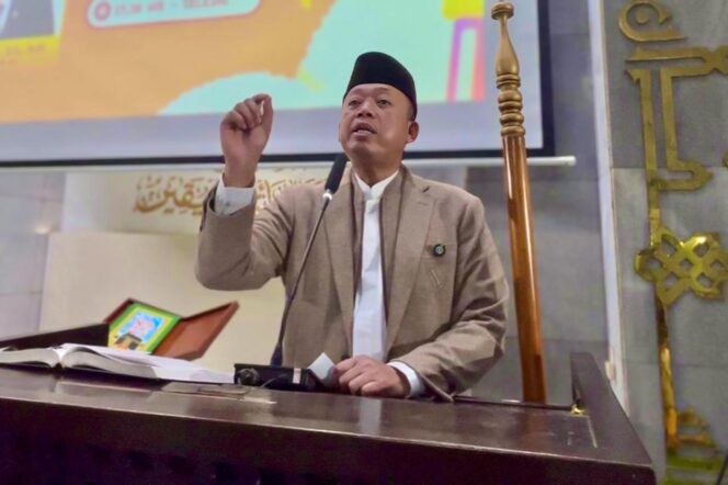 
 Kajian Tarawih di Masjid UI, Menteri Nusron Bicara Sanad Keilmuan dan Etika Kepemimpinan