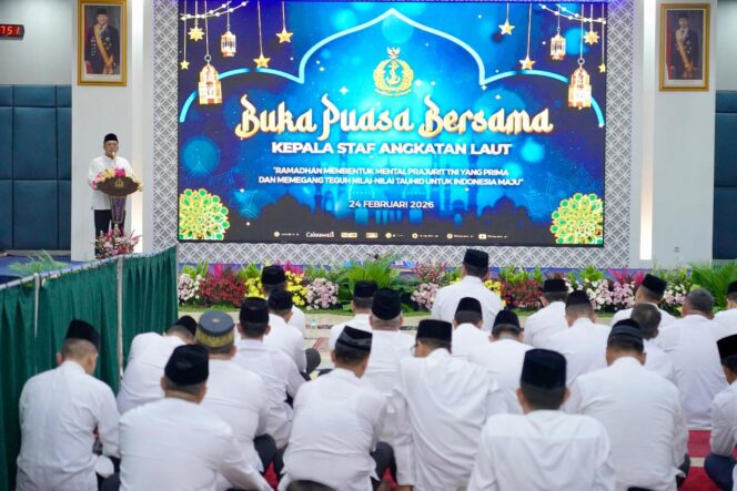 
 Berikan Tausiah di Buka Bersama KASAL, Menteri Nusron: Negara Besar Mampu Ciptakan Rasa Aman