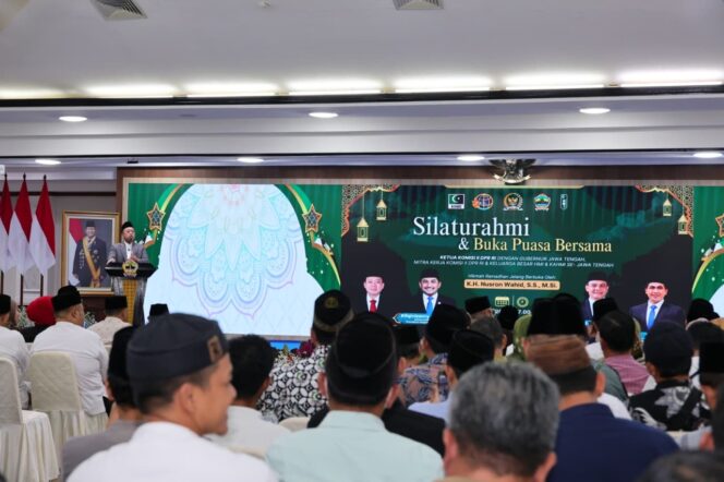
 Buka Puasa Bersama Ketua Komisi II DPR RI di Semarang, Menteri Nusron Ingatkan Prinsip Keadilan bagi Seorang Pimpinan