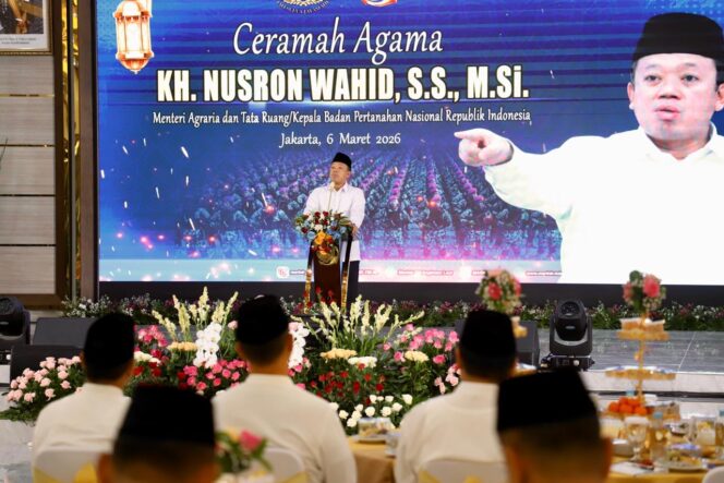 
 Menteri Nusron Sampaikan Ceramah Agama di Korps Marinir TNI AL Cilandak: Al-Qur’an Jadi Petunjuk bagi Manusia
