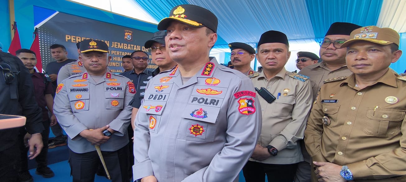 Wakapolri Komjen Pol Dedi Prasetyo, meresmikan Jembatan Dhira Berata di Kelurahan Sabilambo, Kabupaten Kolaka