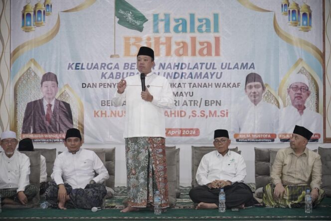 
 Hadiri Halalbihalal dan Penyerahan Sertipikat Tanah Wakaf PCNU Indramayu, Menteri Nusron Minta NU Berikan Kebermanfaatan bagi Masyarakat