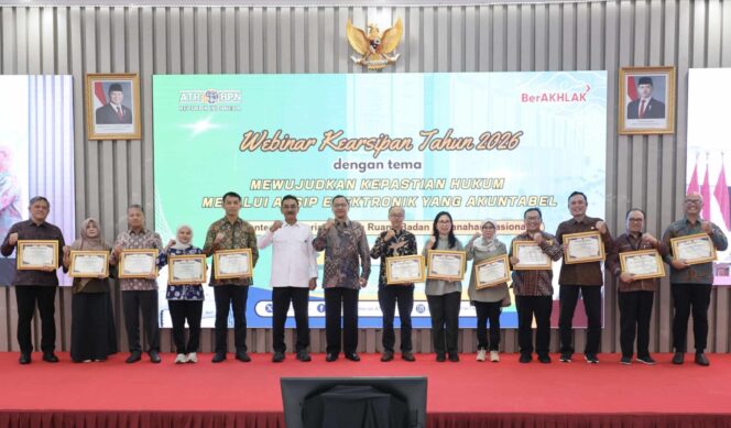
 Bangun Motivasi Jajaran, Sekjen Kementerian ATR/BPN Beri Penghargaan kepada Satker Pengelola Kearsipan Terbaik