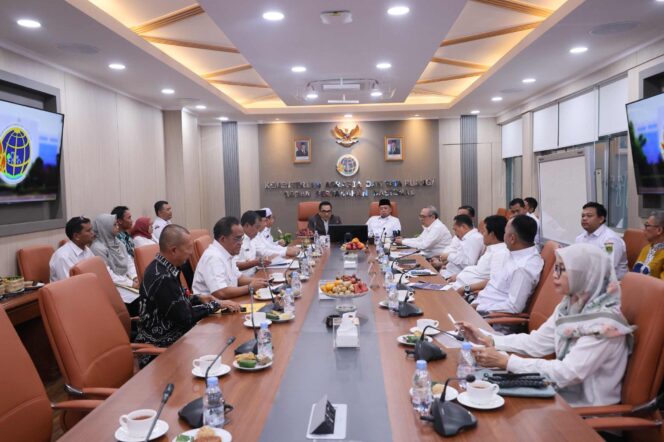 
 Rakor Bersama para Kepala Daerah di Kalsel, Menteri Nusron: Penentuan Lokasi LP2B Menjadi Kewenangan Daerah