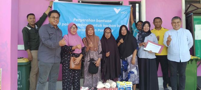 
 Tanggap Darurat Pascabanjir Pomalaa: PT Vale Salurkan Paket Sembako dan Alat Berat, Ringankan Beban Warga Terdampak