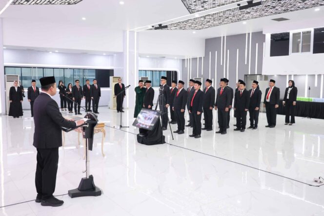 
 Lantik 130 Pejabat, Menteri ATR/Kepala BPN: Berikan Manfaat dan Pelayanan yang Adil bagi Masyarakat