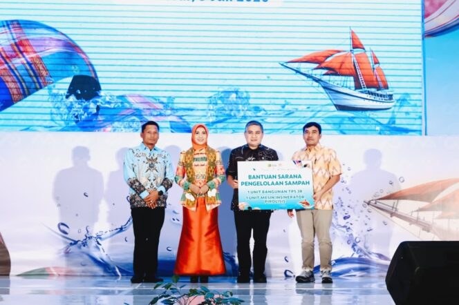 
 PT ANTAM Tbk UBPN secara resmi fasilitas TPS3R beserta satu unit mesin insinerator pirolisis kepada Pemerintah Kecamatan Pomalaa. Fasilitas tersebut diserahkan secara simbolis oleh Ketua Harian II Dekranas, Sri Suparni Bahlil kepada Camat Pomalaa, Berry Harland Rais, yang didampingi perwakilan Dinas Lingkungan Hidup Kabupaten Kolaka, jajaran Pemerintah Kecamatan Pomalaa, serta perwakilan PT ANTAM Tbk UBPN Kolaka pada rangkaian kegiatan Seminar dan Coaching Clinic Pendampingan Kewirausahaan serta Pengembangan Produk Kerajinan Khas Daerah bagi UMKM di Wilayah Sekitar Pertambangan dan Hulu Migas yang diselenggarakan oleh Kementerian Energi dan Sumber Daya Mineral (ESDM) bekerja sama dengan Dewan Kerajinan Nasional (Dekranas), bertempat di Ballroom Hotel Claro Makassar, Kamis (9/7/2026).