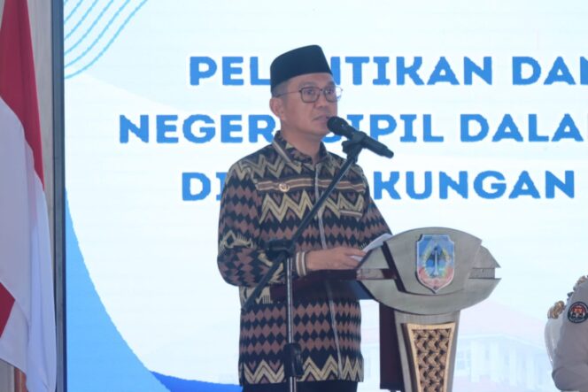 
 Rotasi 32 ASN, Bupati Kolaka Tekankan Jabatan sebagai Amanah Pelayanan Publik