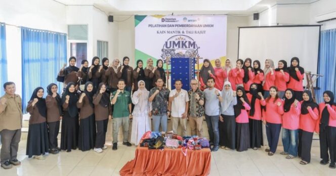 
 Dari Selembar Kain Menuju Kemandirian Ekonomi, ANTAM Tingkatkan Keterampilan Pengrajin Tenun di Kolaka