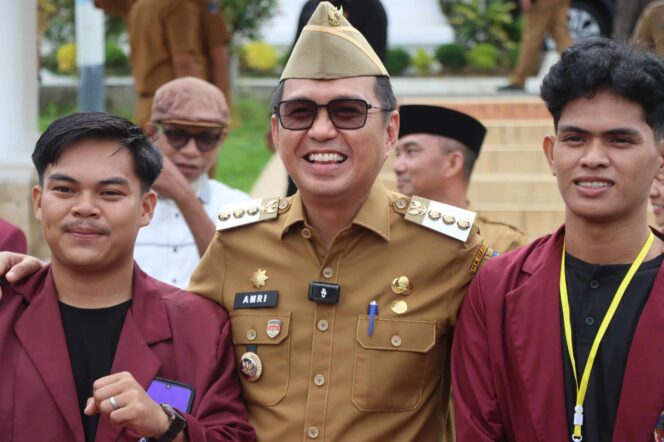
 Belajar dari Desa, Bupati Amri Mendorong Mahasiswa KKN USN Kolaka Jadi Penggerak Perubahan