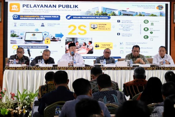 
 Beri Pengarahan Soal Layanan di Kanwil BPN Provinsi NTT, Menteri Nusron: Gunakan Sudut Pandang Masyarakat