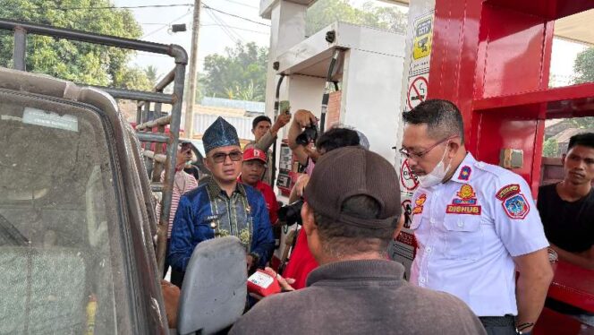 
 Atasi Antrean BBM, Bupati Kolaka Pantau Distribusi dan Solar Bersubsidi
